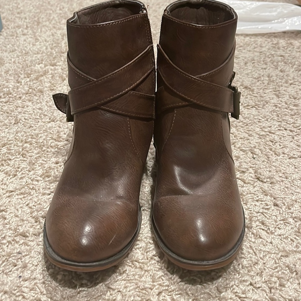 Faux leather brown heeled booties
